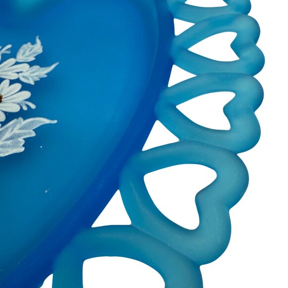 Vtg Westmoreland Blue Satin Glass Heart Shape Trinket Dish Silver Daisy - Picture 5 of 9